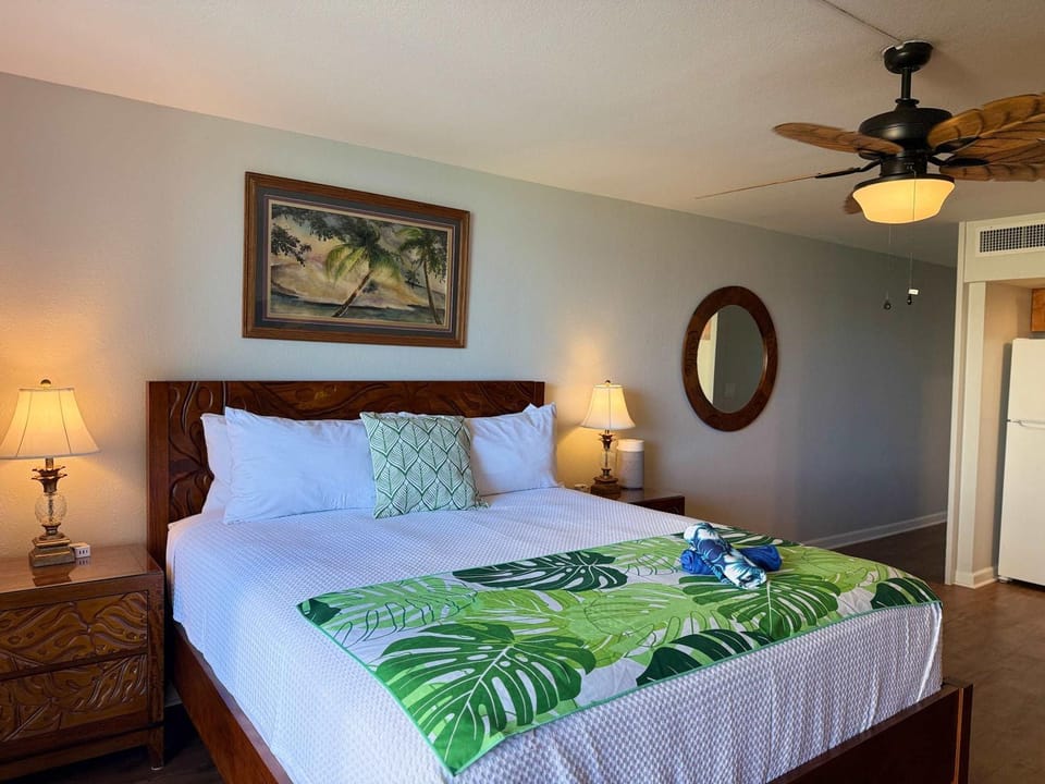 Studio for 2 - Ocean Views Gym AC Comfort Oceanfront Pool Walkable Dining House in Napili-Honokowai