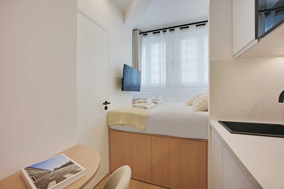 Bed, TV and multimedia