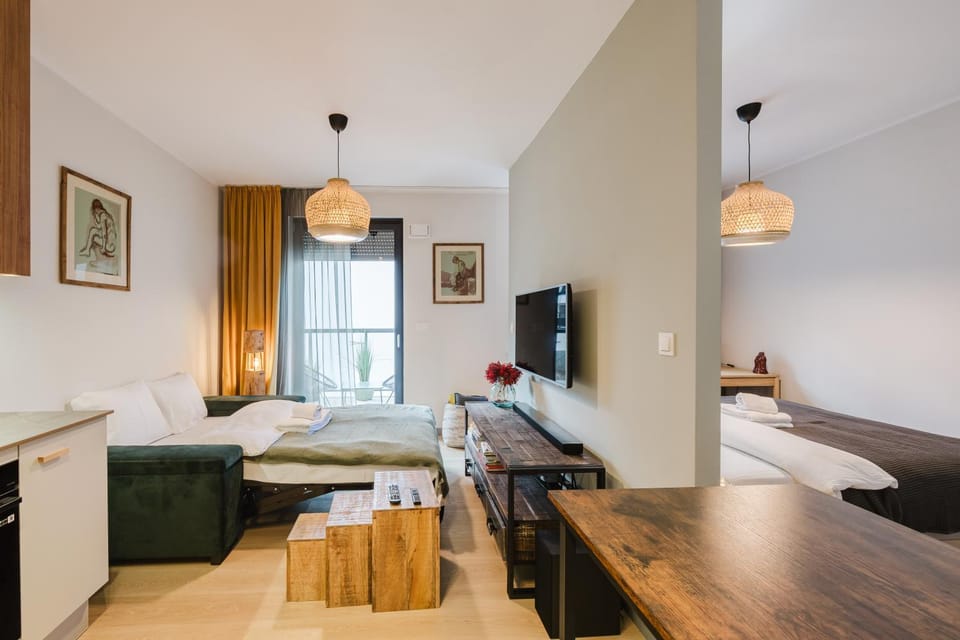 Communal lounge/ TV room, Bed, TV and multimedia, Kitchen or kitchenette, Living room, Photo of the whole room, Seating area, Evening entertainment, Bedroom
