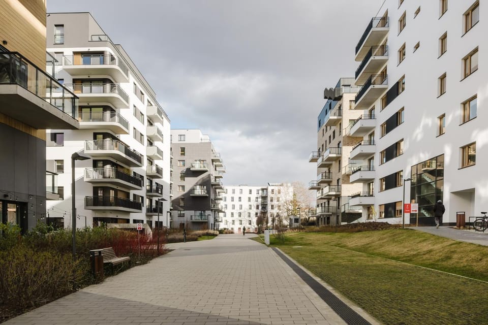 Property building, Neighbourhood, Location