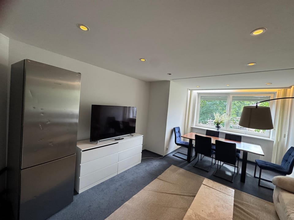 Quiet Family Apartment - 10 min to Center & Oktoberfest - Free Parking - near Nymphenburg Palace & Botanical Garden Apartment in Munich