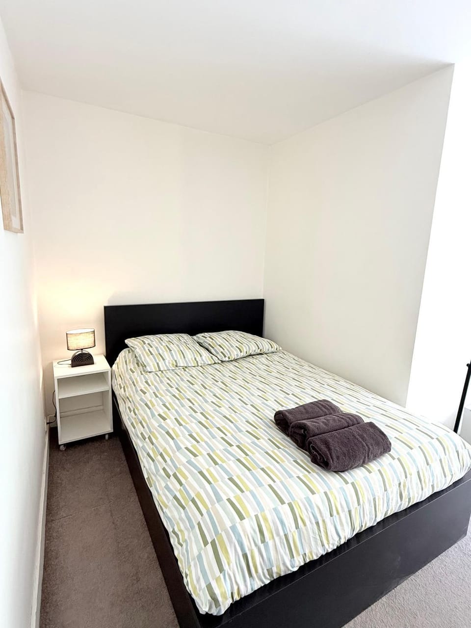 Bed, Decorative detail, towels