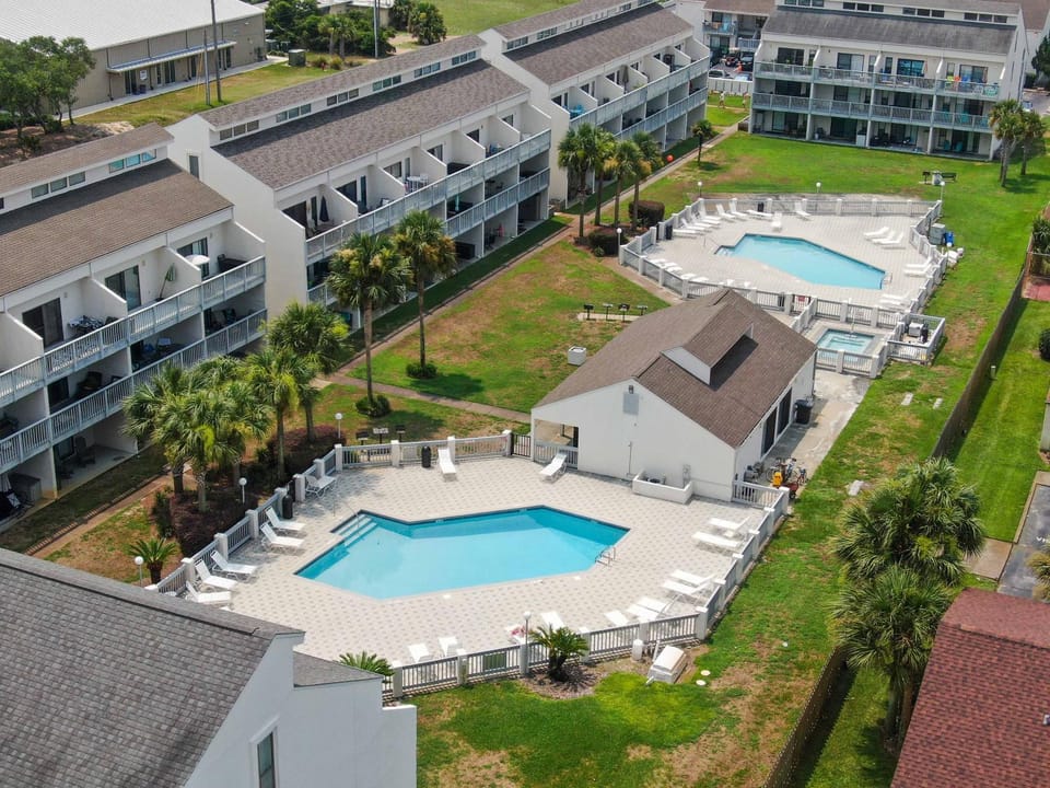 Property building, Bird's eye view, Garden, Garden view, Pool view, Swimming pool
