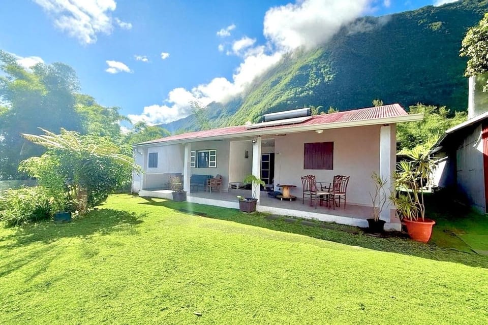 Case Hermione – Vue Montagne à Hell-Bourg Bed and Breakfast in Réunion