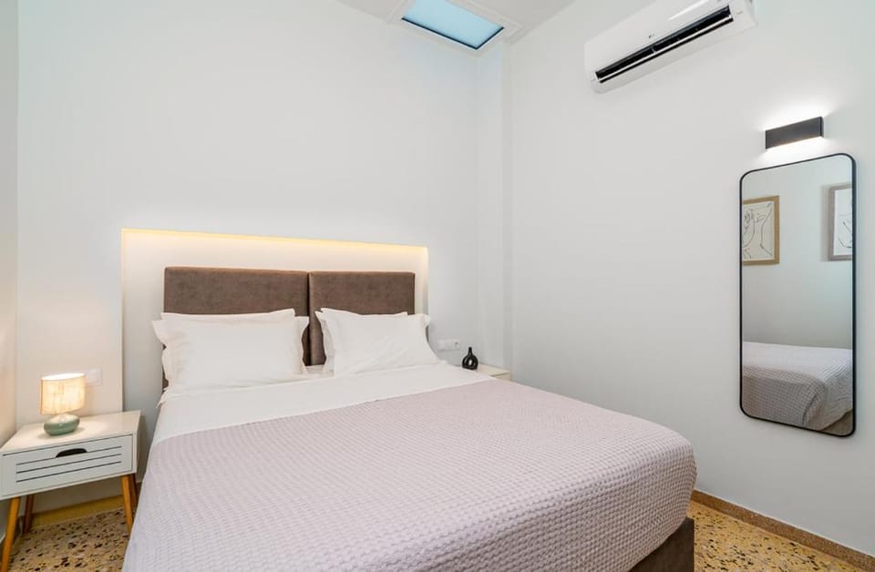 Bedroom, air conditioner