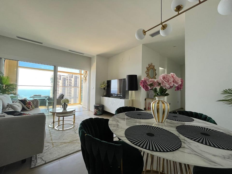TV and multimedia, Kitchen or kitchenette, Living room, Seating area, Dining area, air conditioner