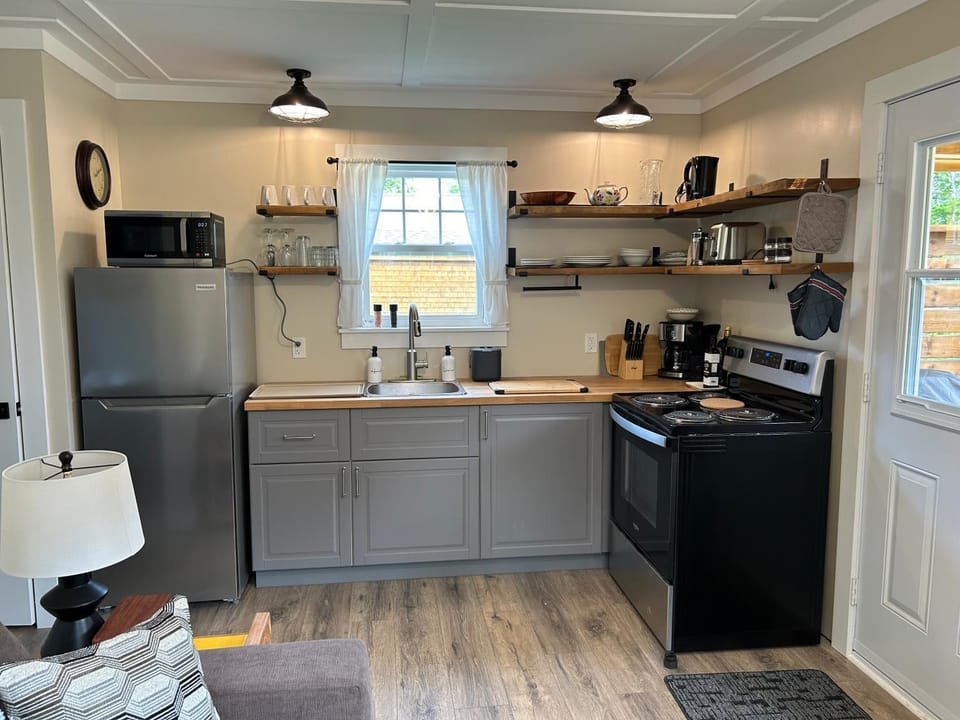 Kitchen or kitchenette, kitchen