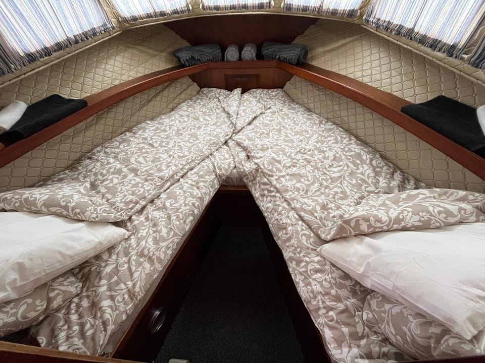 Property building, Bed, Day