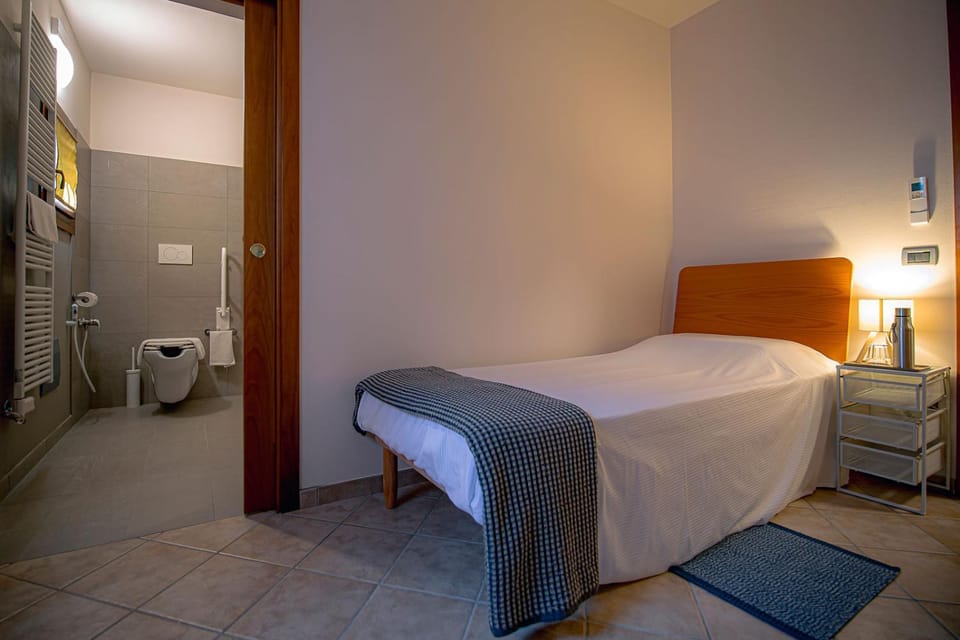 Bed, Bathroom, Photo of the whole room, towels