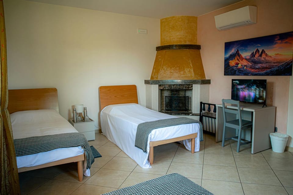 Bed, TV and multimedia, air conditioner