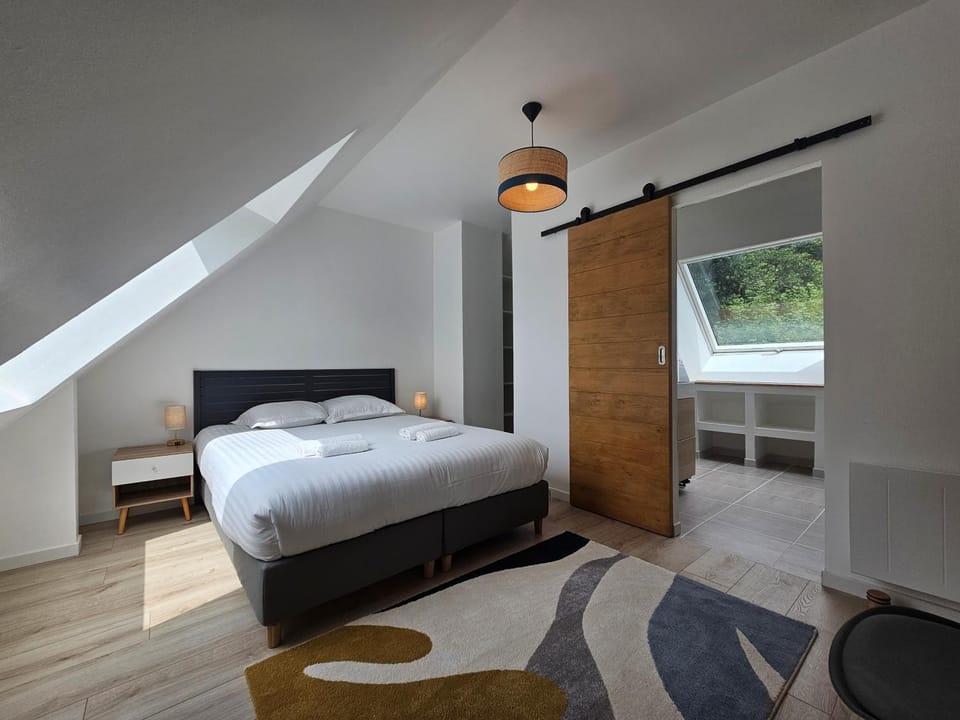Bed, Photo of the whole room, Bedroom