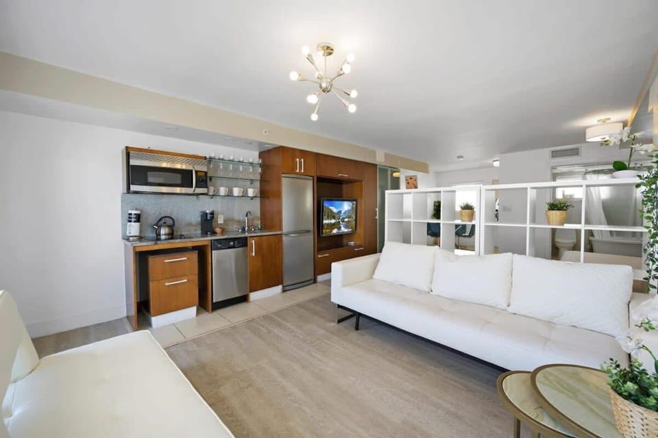 Kitchen or kitchenette, Living room, Seating area