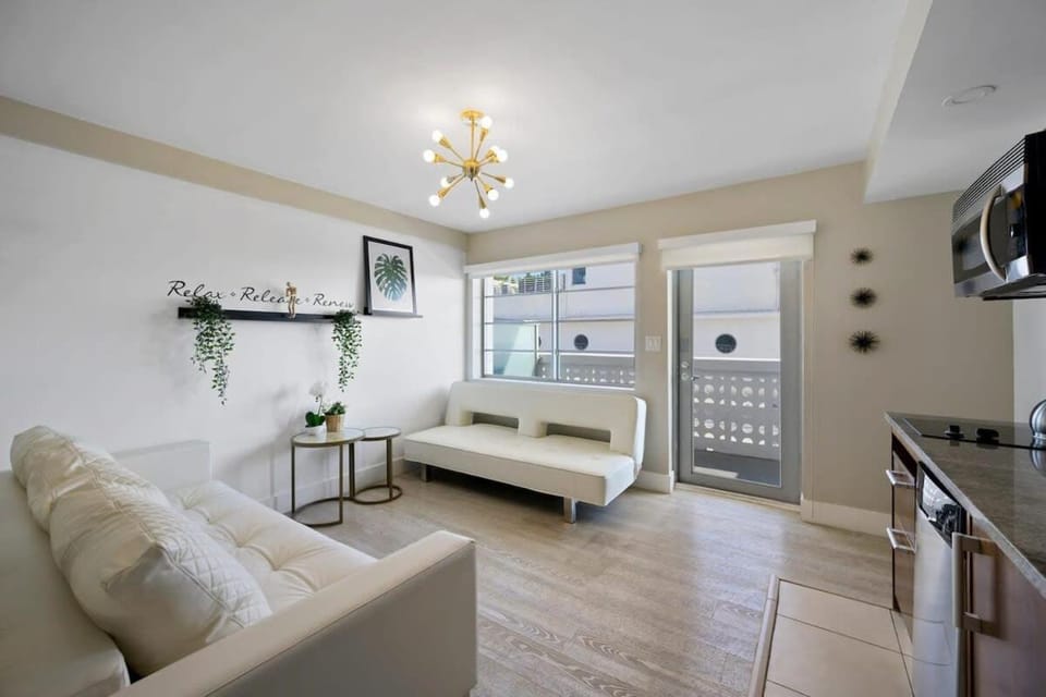Kitchen or kitchenette, Living room, Seating area