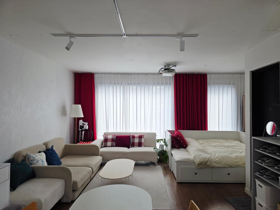 홍대 연남동 루프탑테라스 D'enough House Villa in Seoul