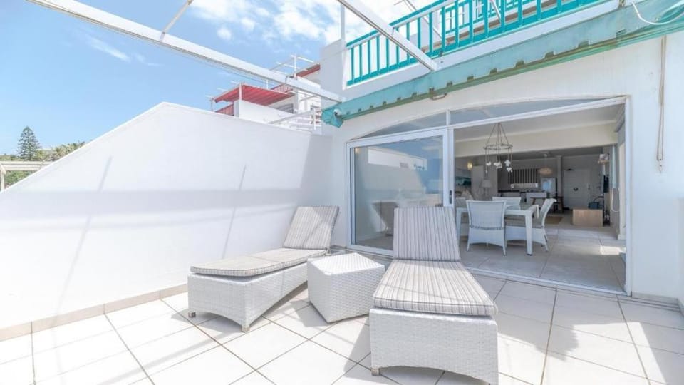 Patio, Day, Balcony/Terrace, Seating area, sunbed