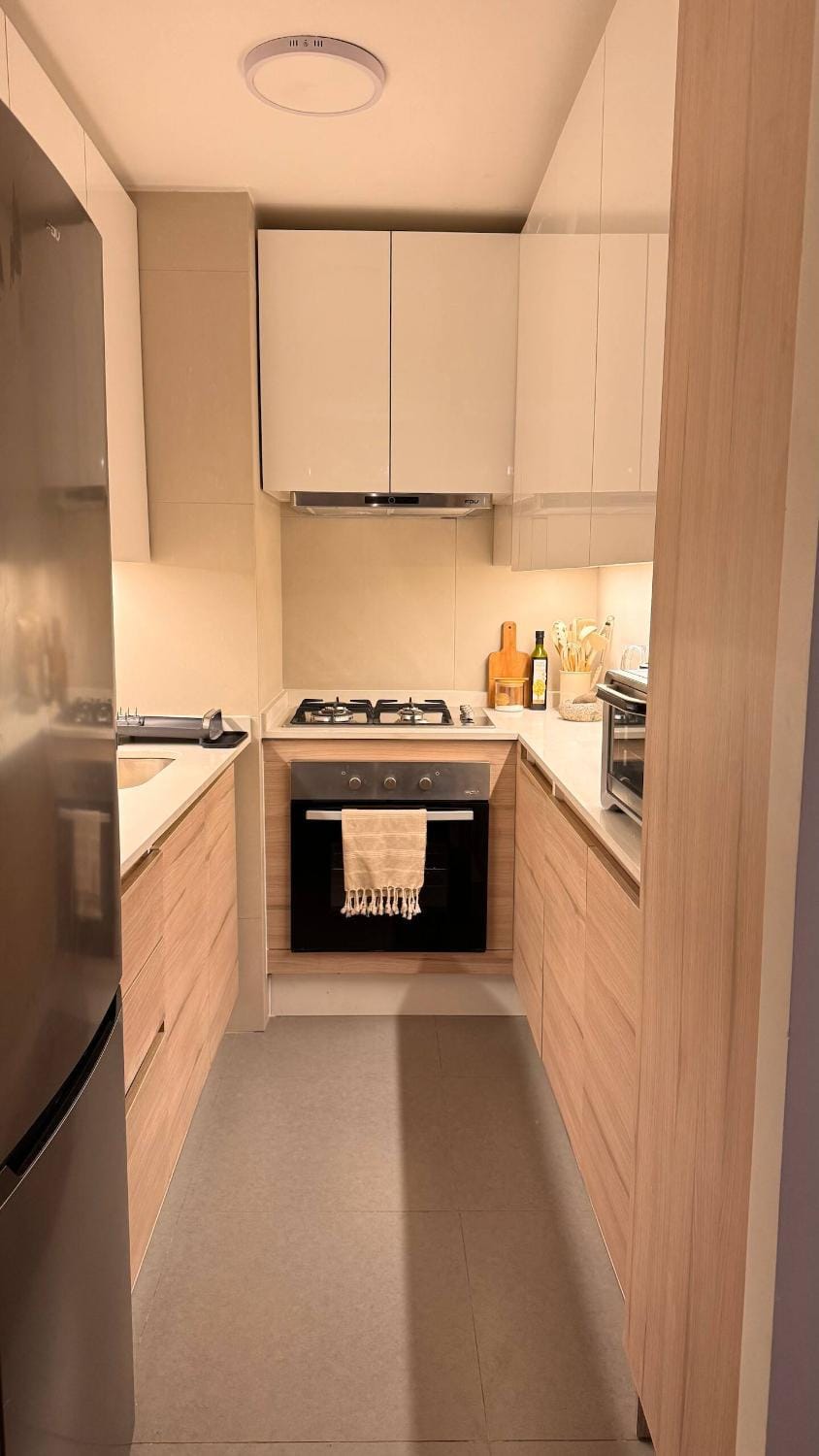 Kitchen or kitchenette, oven