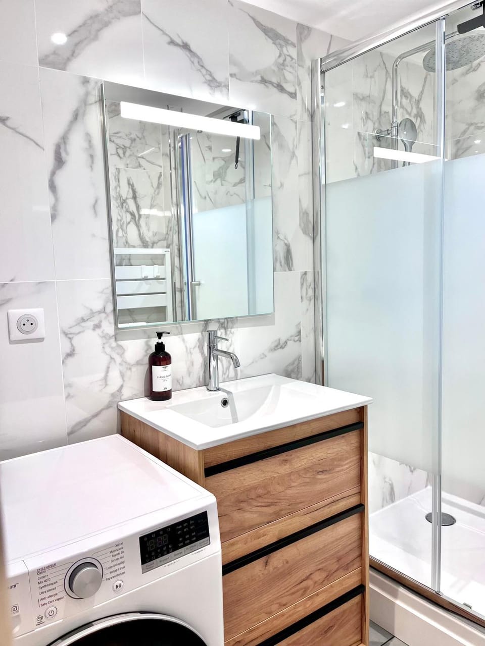 Shower, Bathroom, towels