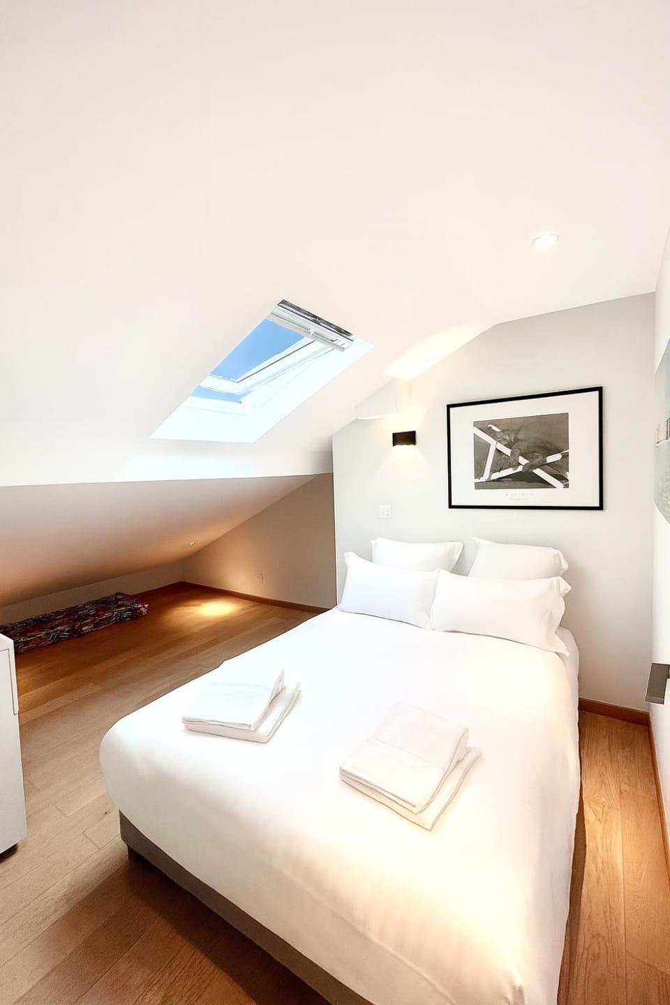 Bed, Bedroom, towels, air conditioner