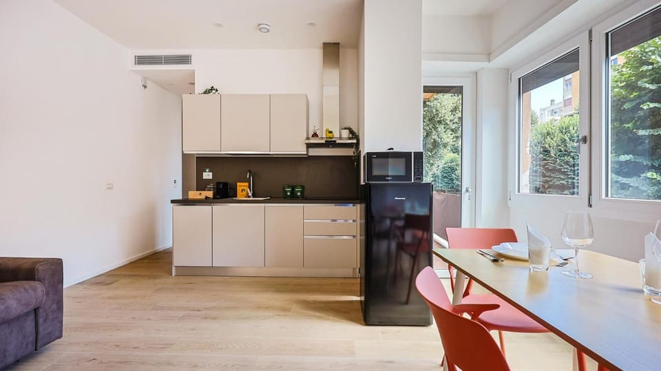 Kitchen or kitchenette, Living room, Seating area, Dining area