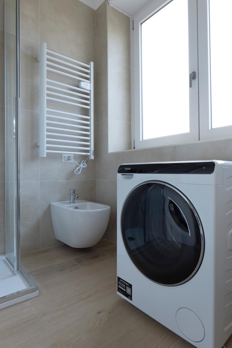 Bathroom, washing machine