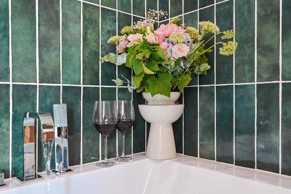 Lavie Maison Studio AC & Hot Tub Apartment in Paris
