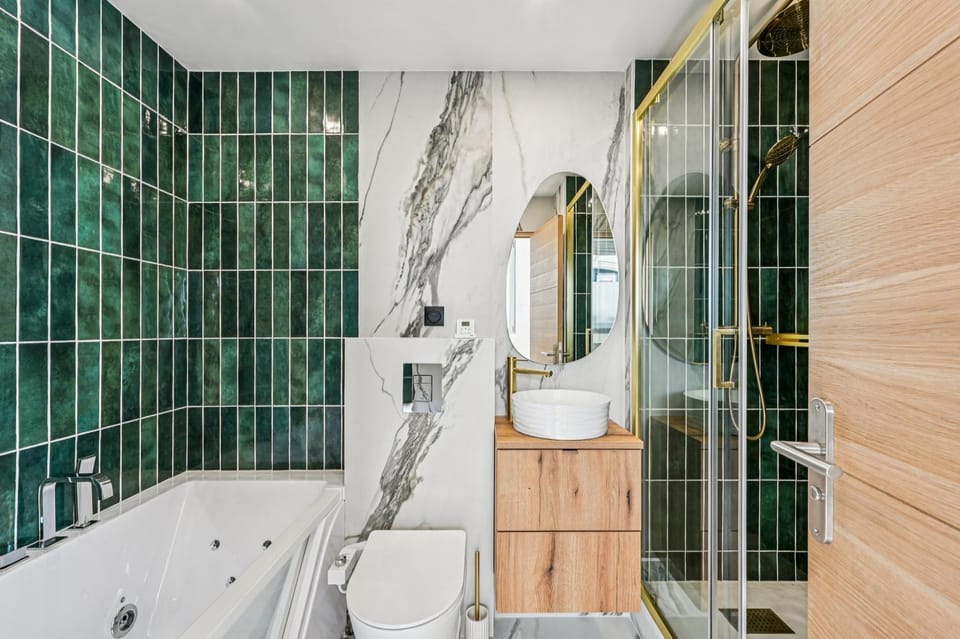 Lavie Maison Studio AC & Hot Tub Apartment in Paris