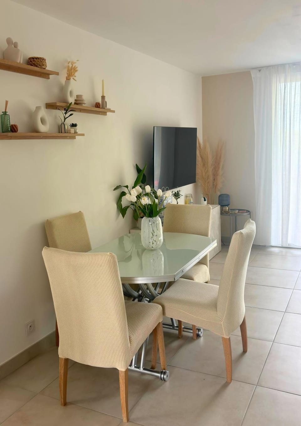 TV and multimedia, Dining area
