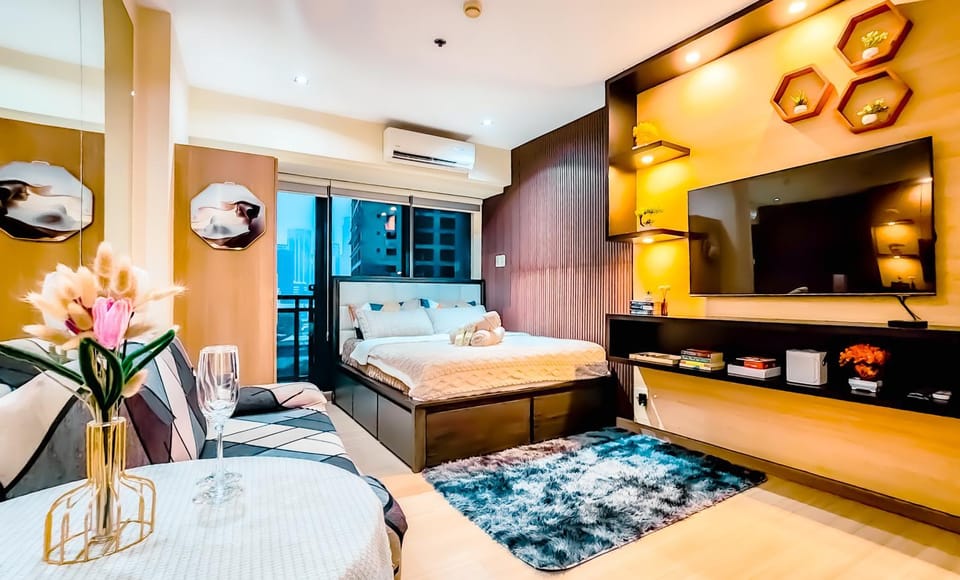 Bed, Living room, Bedroom, towels