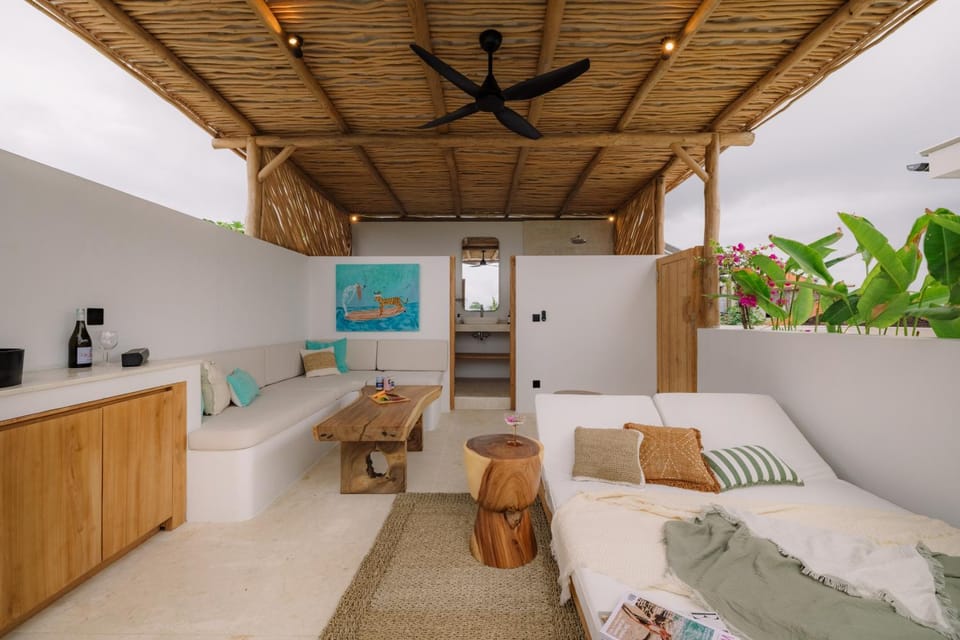 Bed, Photo of the whole room, Seating area, Bedroom