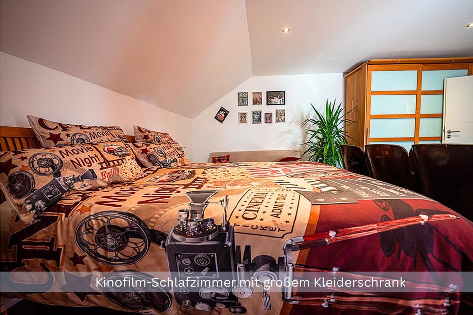 Bed, Photo of the whole room, Seating area, Bedroom, wardrobe
