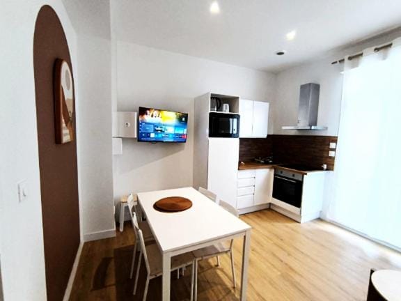 T2 - Gare et Jardin public - Calme et Confort - LeRelaisdOdile Apartment in Cambrai