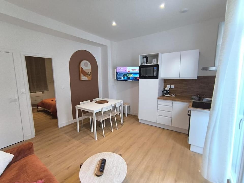 TV and multimedia, Kitchen or kitchenette, Seating area, oven