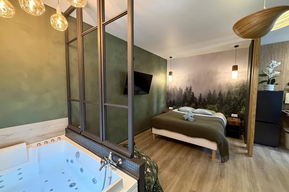 Photo of the whole room, Bedroom