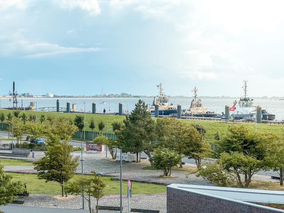Facade/entrance, Natural landscape, Sea view, Location