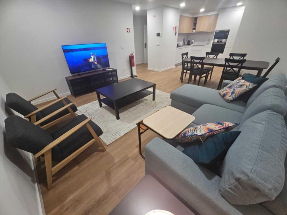 Communal lounge/ TV room, TV and multimedia, Kitchen or kitchenette, Living room, Seating area, Dining area, Evening entertainment, minibar