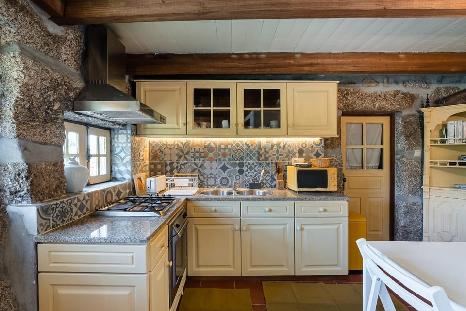 Kitchen or kitchenette, oven, pet friendly, stove, toaster