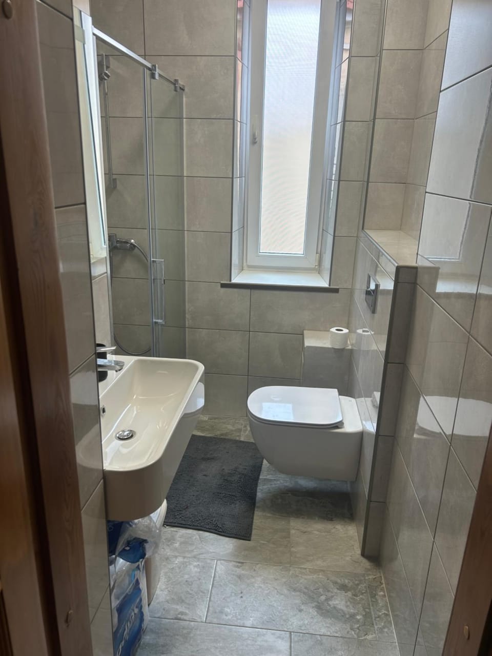 Shower, Toilet, Bathroom, towels