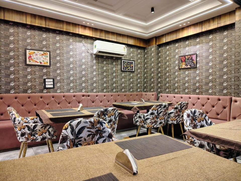 Restaurant/places to eat, Restaurant/places to eat, Breakfast