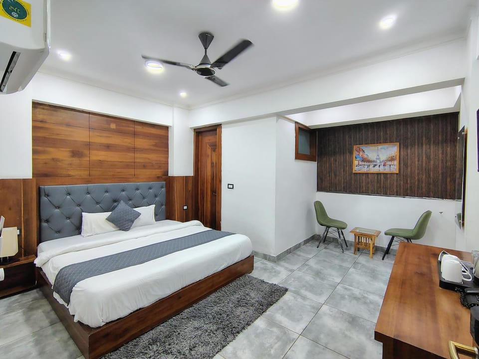 TV and multimedia, Photo of the whole room, Seating area, air conditioner