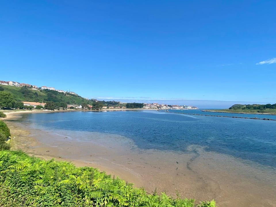 Apartamento playa pádel piscinas parking Apartment in Cantabria