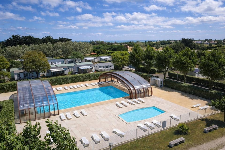 Bird's eye view, Swimming pool