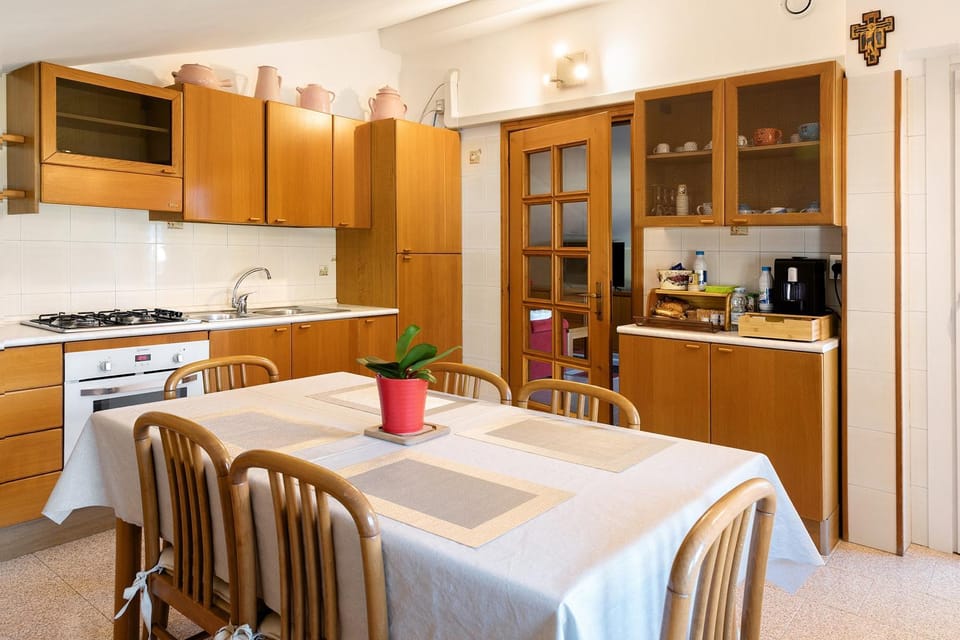 Property building, Kitchen or kitchenette, Living room