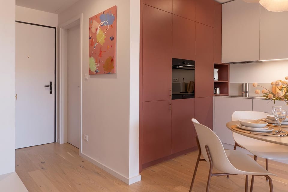 Kitchen or kitchenette, Seating area, Dining area