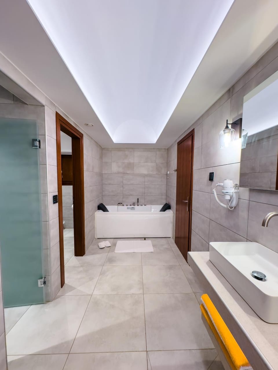Shower, Toilet, Hot Tub, Bathroom, Bath