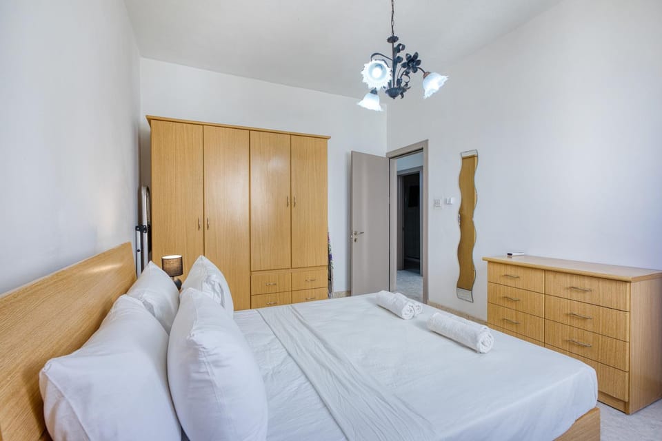 Spacious 3-Bedroom Apartment in St'Pauls Apartment in Saint Paul's Bay