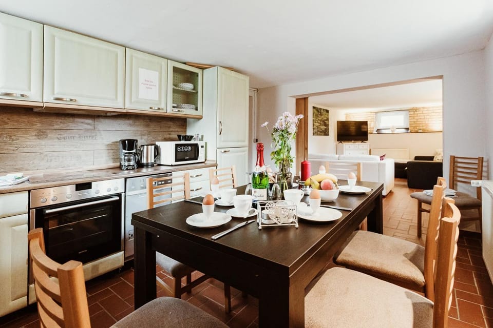 Property building, Kitchen or kitchenette, Living room