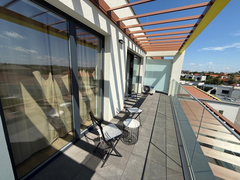 Balcony/Terrace, Balcony/Terrace