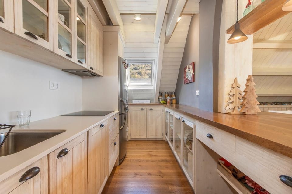 Kitchen or kitchenette, Living room