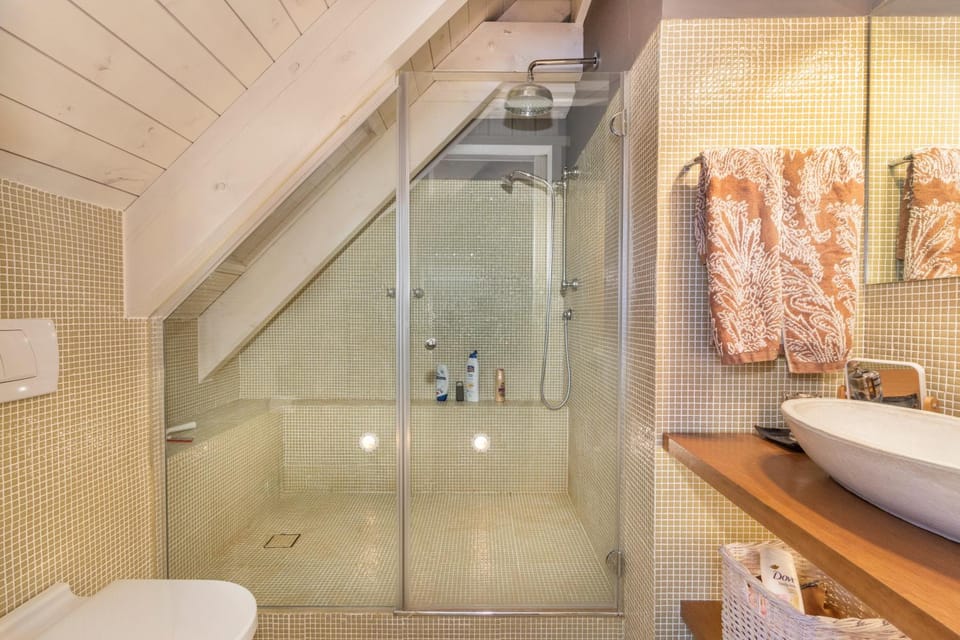Bathroom, Living room