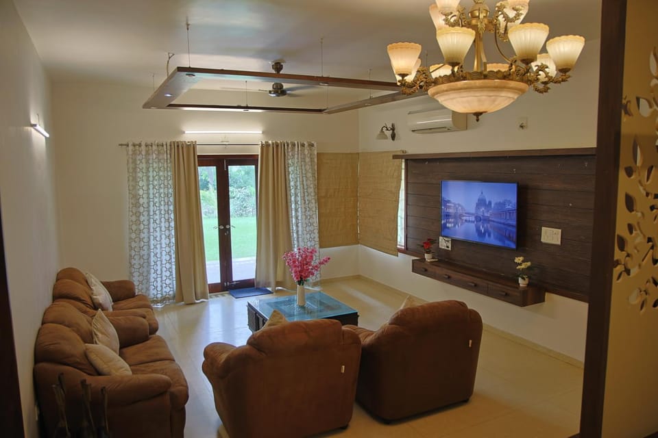 Communal lounge/ TV room, TV and multimedia, Living room, Evening entertainment